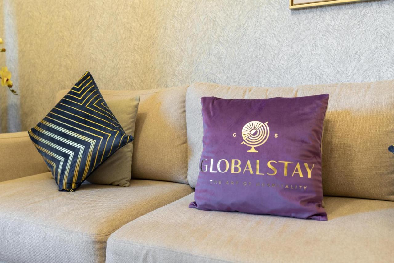Globalstay At Palm Jumeirah Beachfront Paradise With Pool And Gym Apartment Dubai