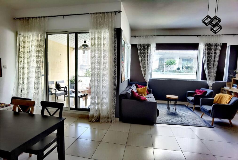 Apartment Marina View, 3 Min Walk To Metro And Beach Plus Free One Hour Boat Trip *
