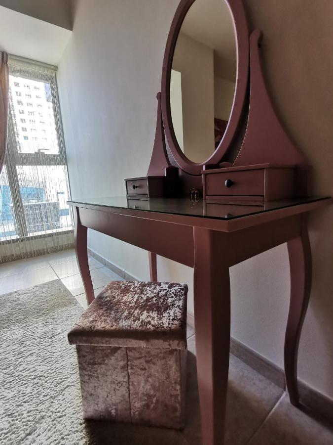 Serenity 3br Palm View In Marina Apartment