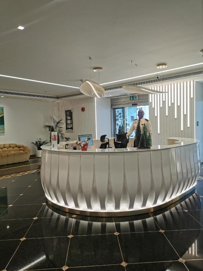 Serenity 3br Palm View In Marina * Dubai