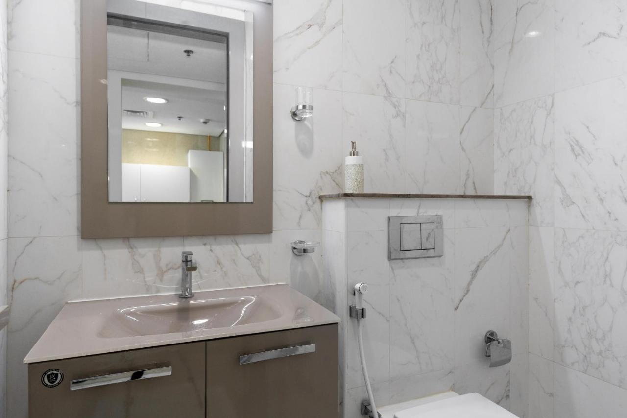403, Avenue Residences 1 Apartment