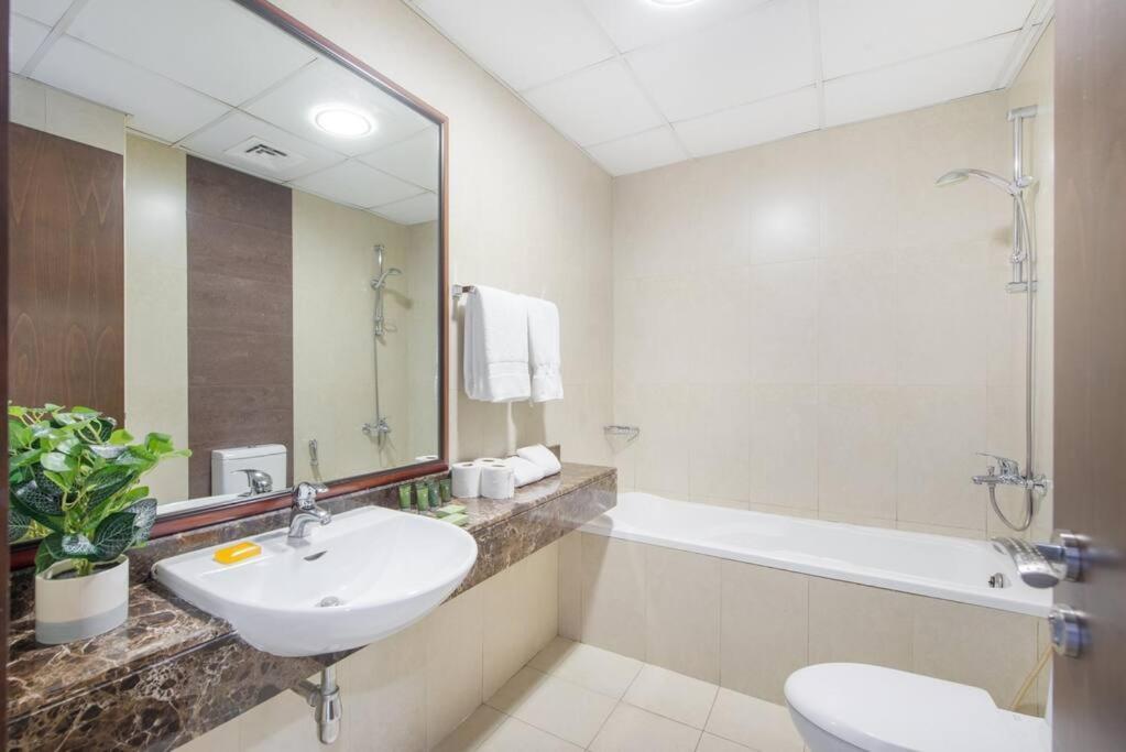 Apartment Elegant With Canal View And Close To Metro *