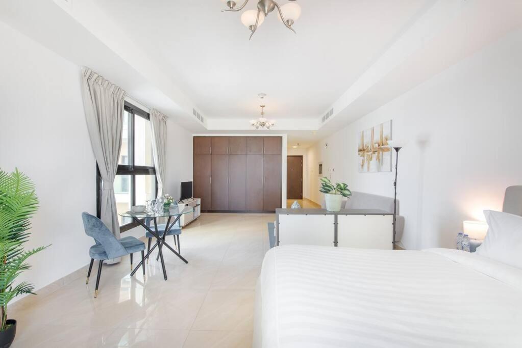 Apartment Elegant With Canal View And Close To Metro *