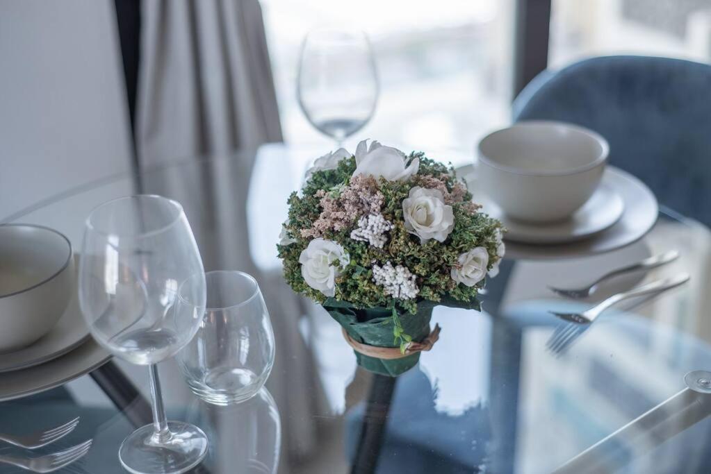 Elegant With Canal View And Close To Metro Dubai