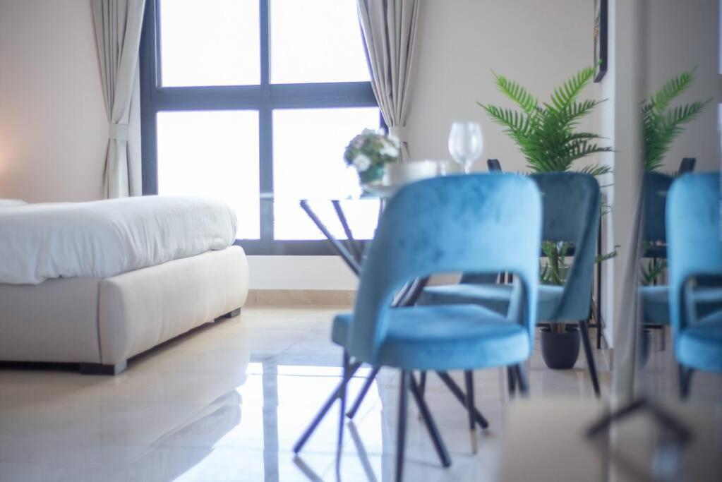 Elegant With Canal View And Close To Metro Apartment *