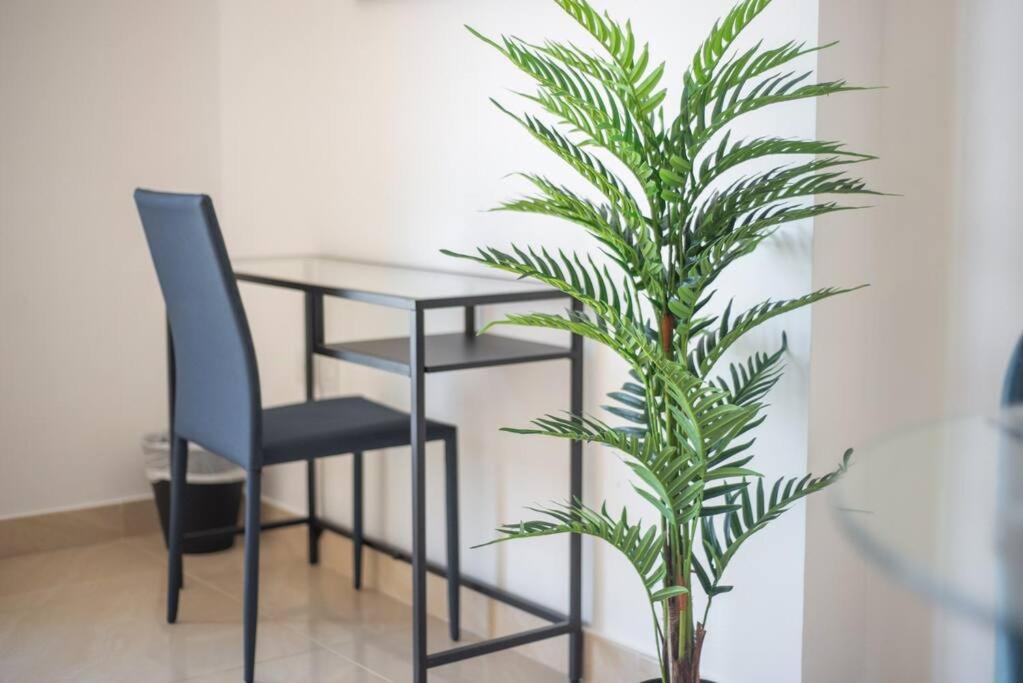 Elegant With Canal View And Close To Metro Apartment Dubai