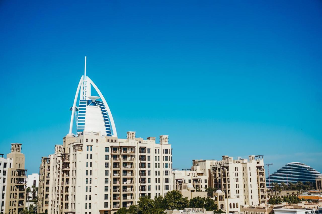 Iconic Views With Balcony Close To The Apartment Dubai