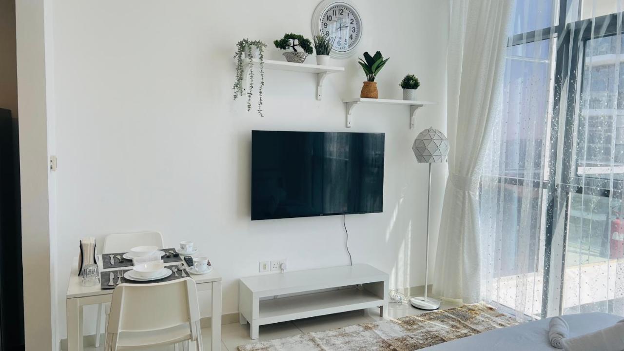 Apartment Newly Furnished Bright And Cozy - Damac Hills *