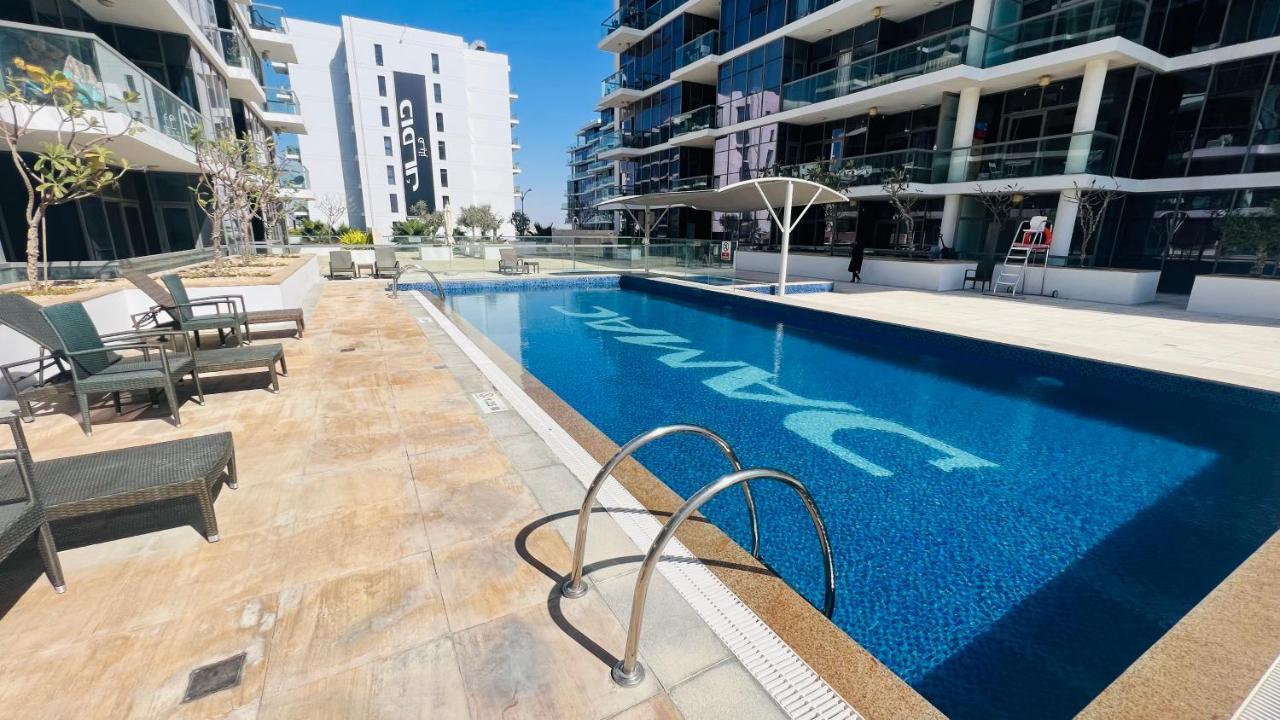 Newly Furnished Bright And Cozy - Damac Hills Apartment *