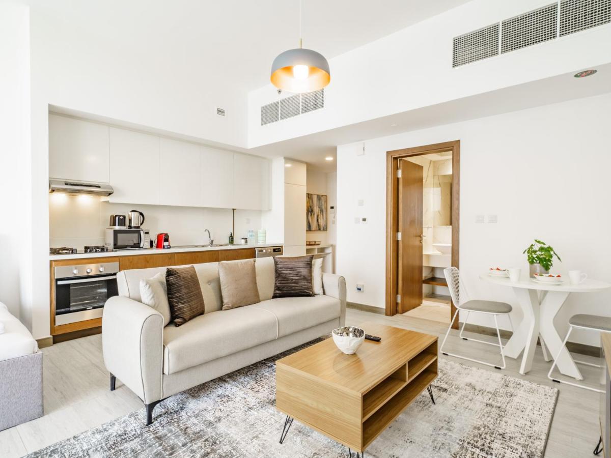 Luxury With Pool View In Vibrant Community * Dubai