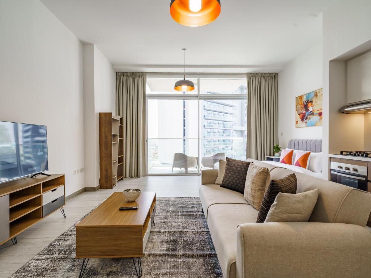 Luxury With Pool View In Vibrant Community