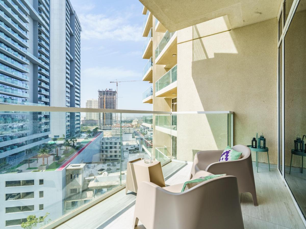 Luxury With Pool View In Vibrant Community Dubai