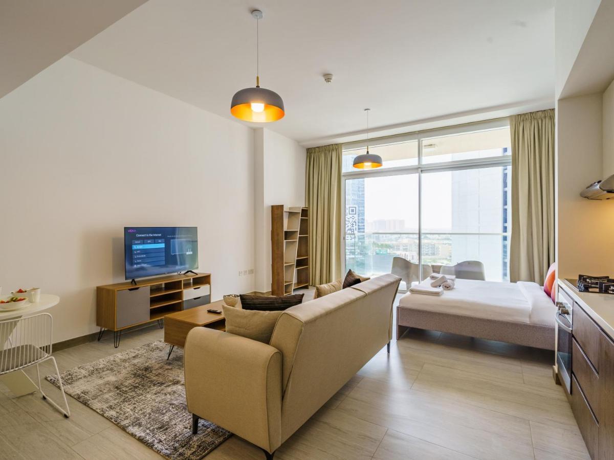 Luxury With Pool View In Vibrant Community Dubai