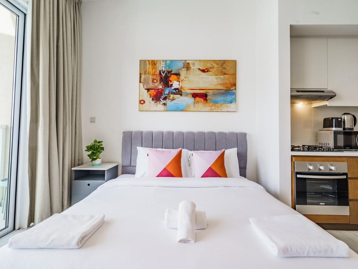 Luxury With Pool View In Vibrant Community Apartment Dubai