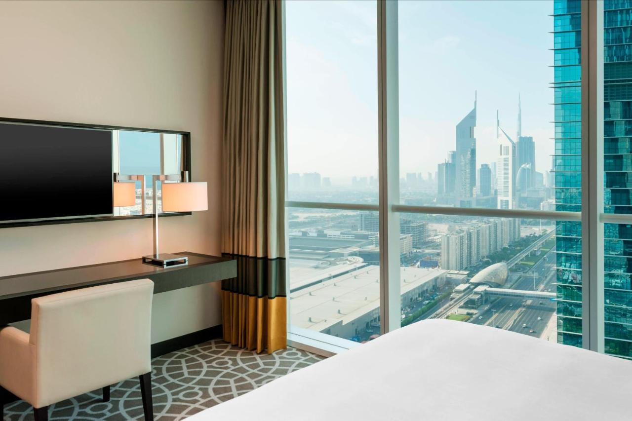 Sheraton Grand Hotel, Hotel 5*