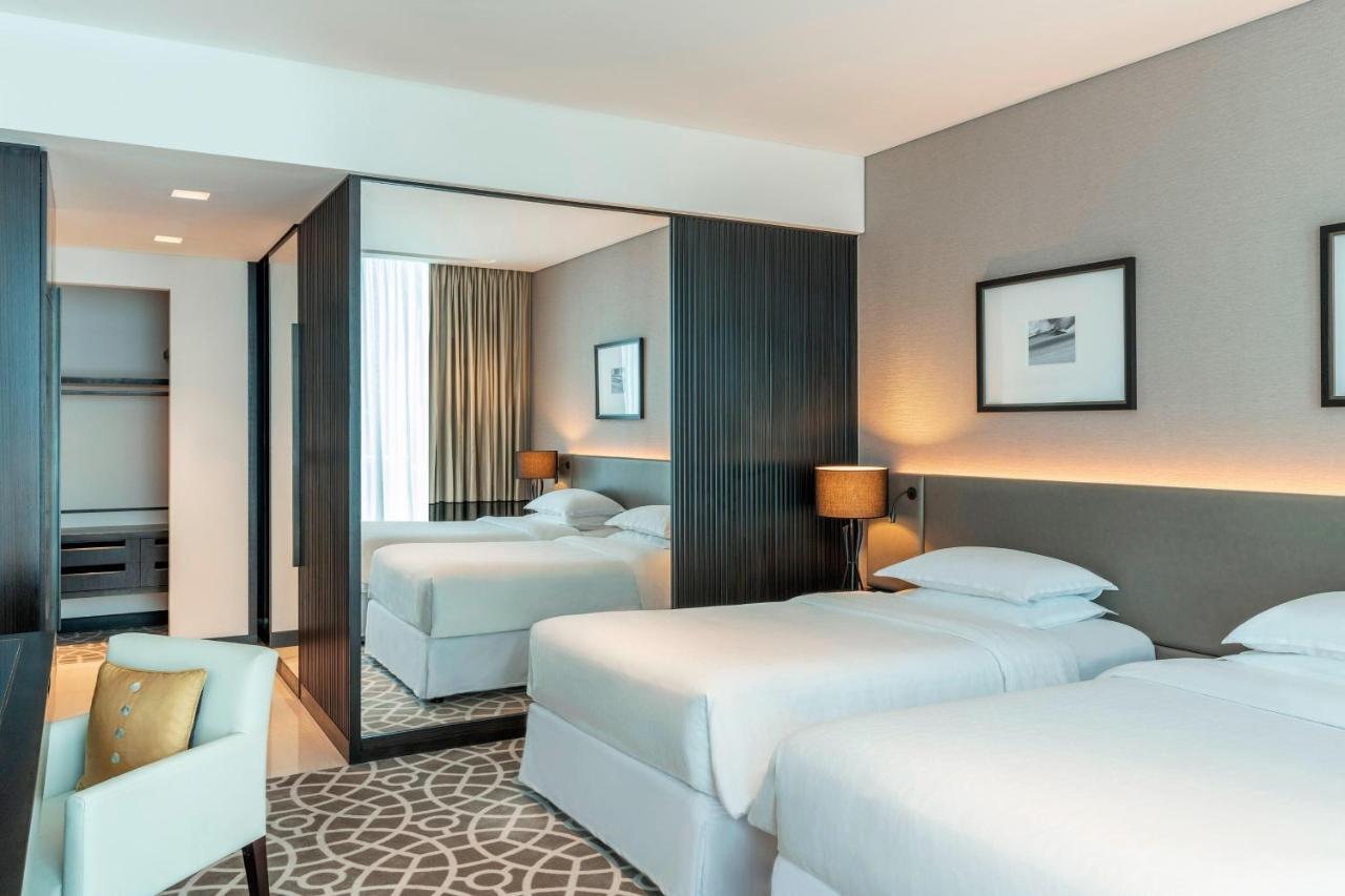 Sheraton Grand Hotel, 5* Dubai