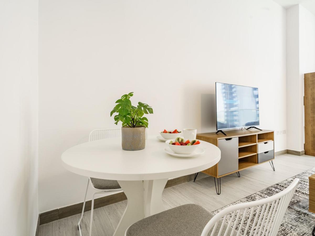Apartment Luxury With Pool View In Vibrant Community Dubai
