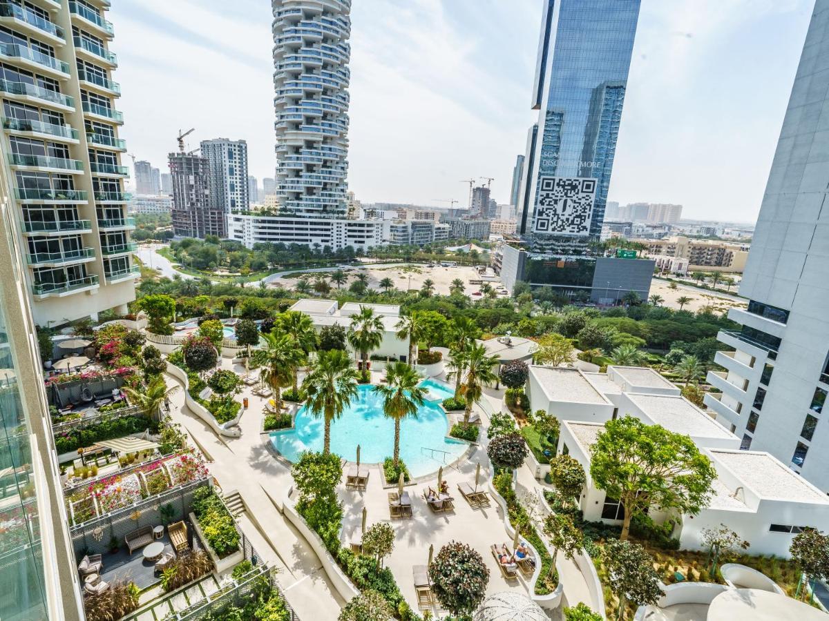 Luxury With Pool View In Vibrant Community *