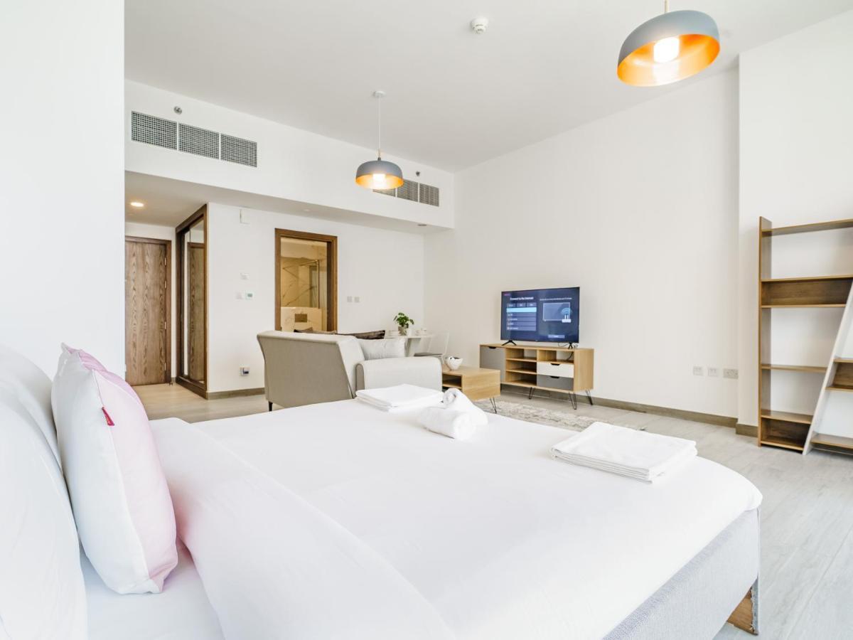 Apartment Luxury With Pool View In Vibrant Community Dubai