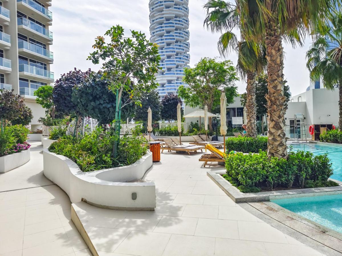 Apartment Luxury With Pool View In Vibrant Community