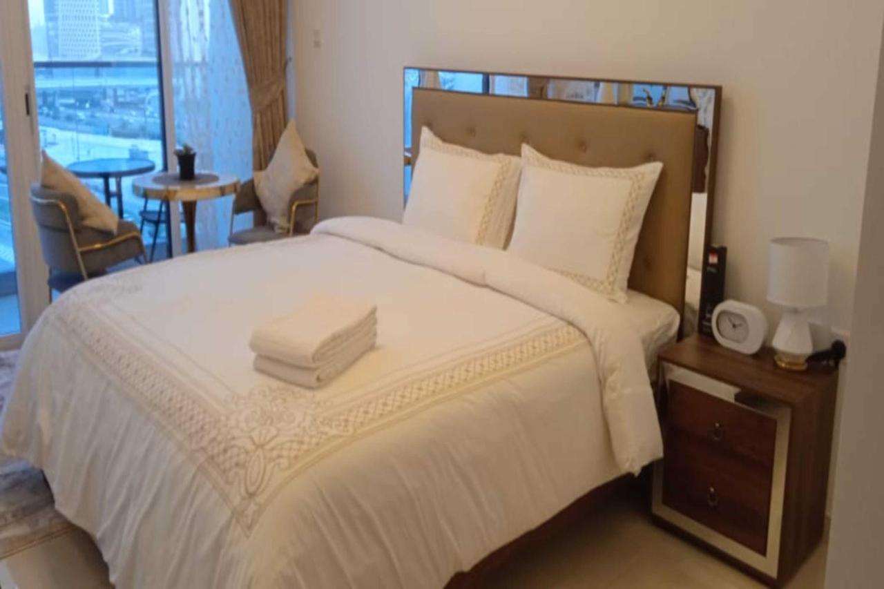 Oyo 990 Waves Tower Dubai