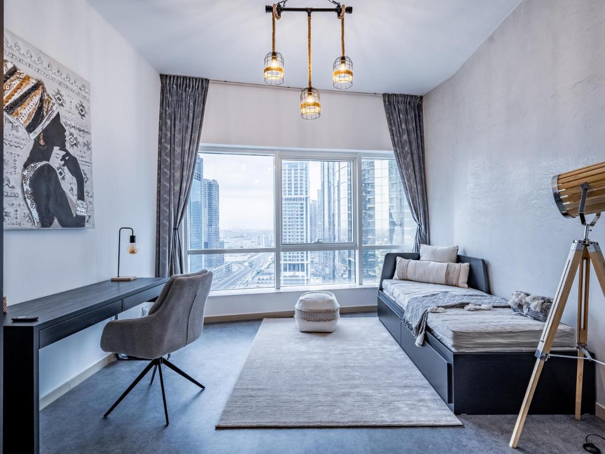 Apartment Lakeside Serenity Retreat With Soothing Views Dubai