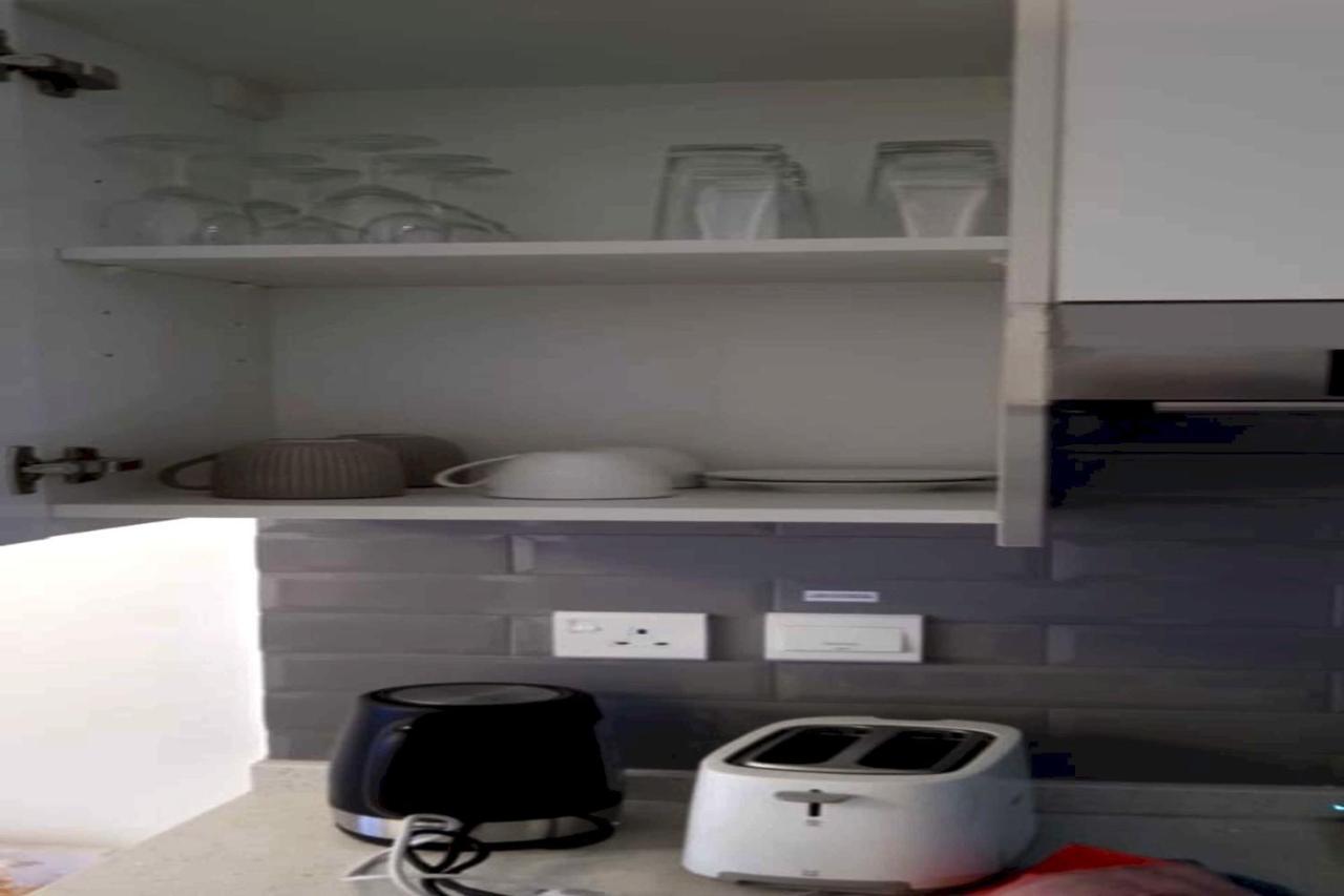 Oyo 990 Waves Tower Apartment