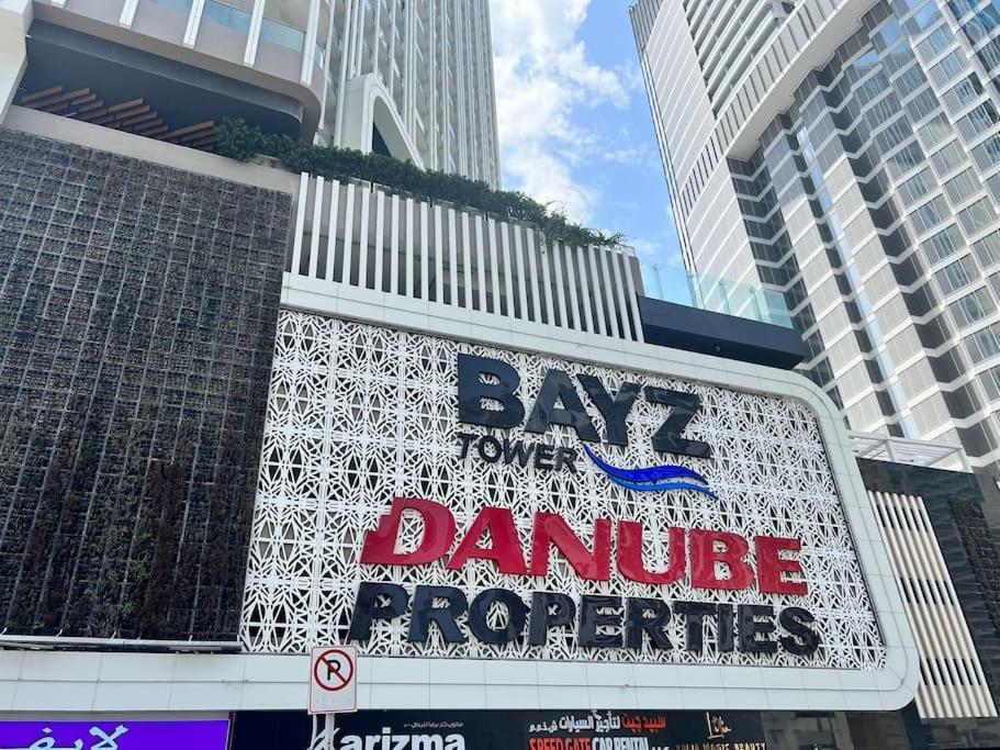 #25bayz Brand New Compact Deluxe Studio * Dubai