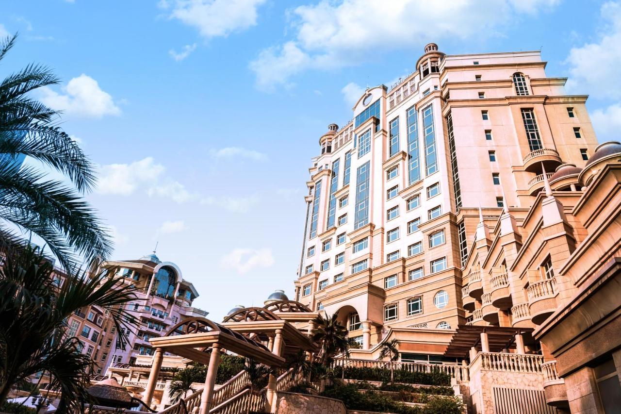 Swissotel Al Murooj Hotel