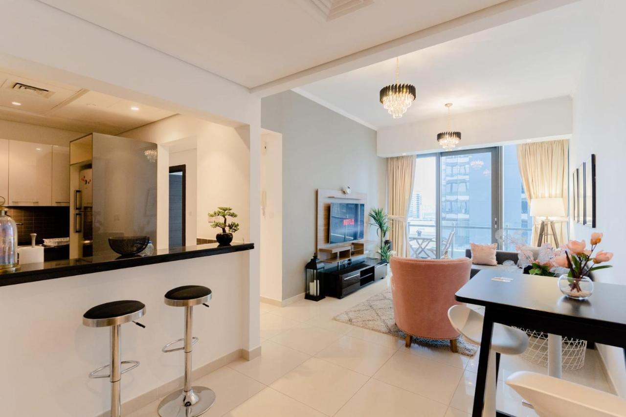 Luxfolio Retreats - Sweeping Marina View Apartment