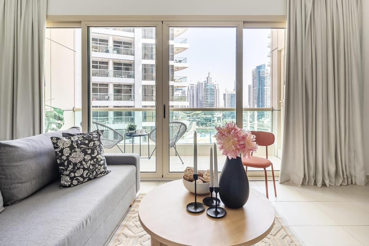 Frank Porter - Royal Oceanic Apartment *