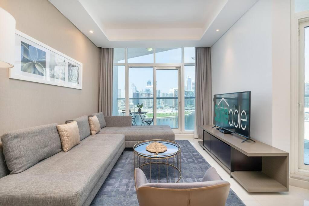 Sophisticated Business Bay Canal View By Suiteable Apartment *