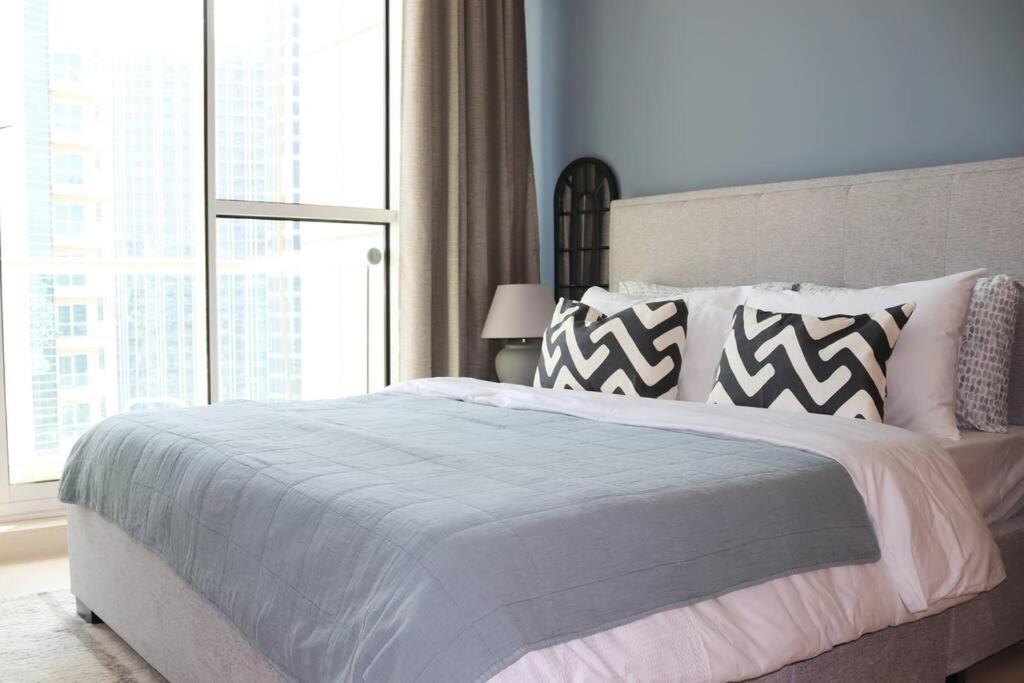 Apartment Newly Furnished 1bhk Mayfair I Amazing Canal View