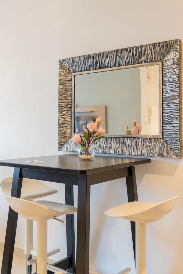 Luxfolio Retreats - Sweeping Marina View Apartment