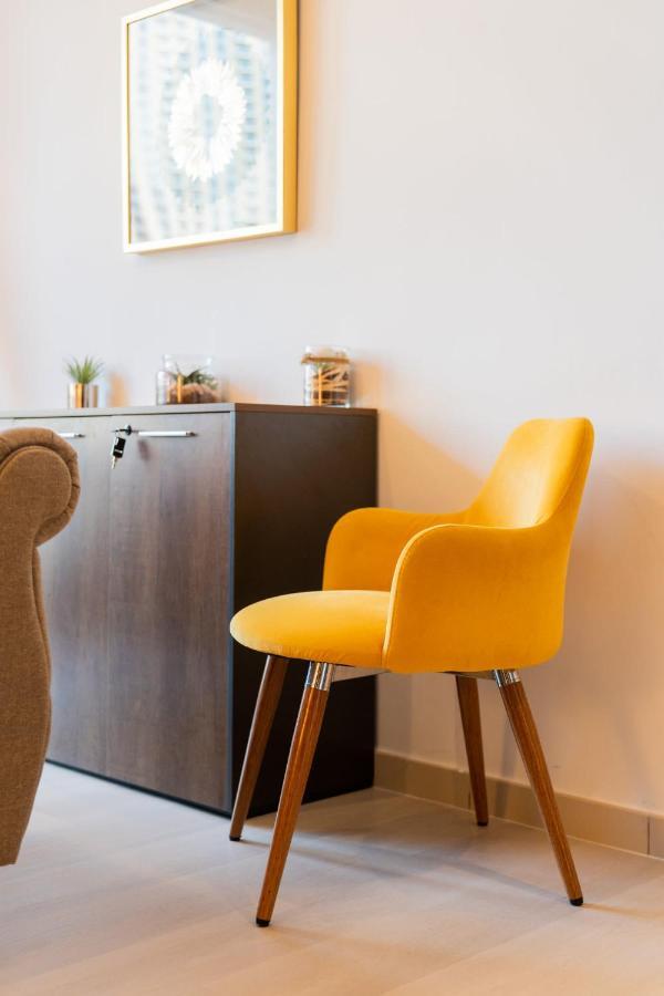 Luxfolio Retreats - Sweeping Marina View Apartment