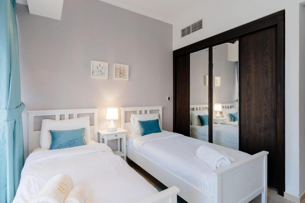 Luxfolio Retreats - Sweeping Marina View Apartment