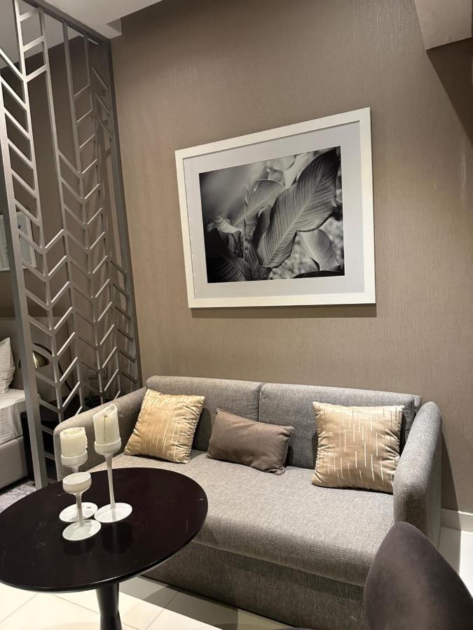 Burj View And Canal View Apartment Dubai