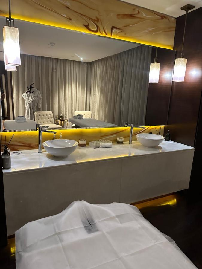 Burj View And Canal View Apartment Dubai