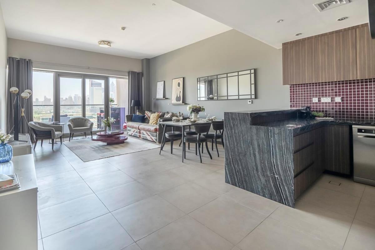 Frank Porter - The Onyx Tower 2 Apartment Dubai