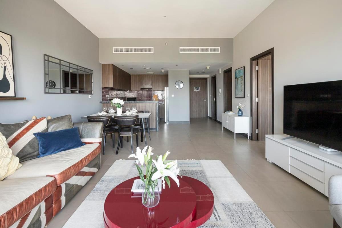 Frank Porter - The Onyx Tower 2 Apartment