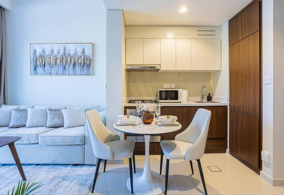 Axinite - Brand New! Warm Cozy 1 Bed High Floor Downtown Canal View Dubai