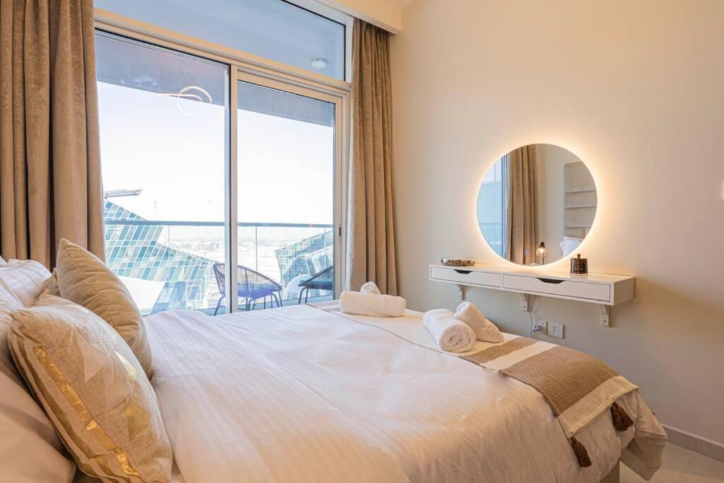 Apartment Axinite - Brand New! Warm Cozy 1 Bed High Floor Downtown Canal View