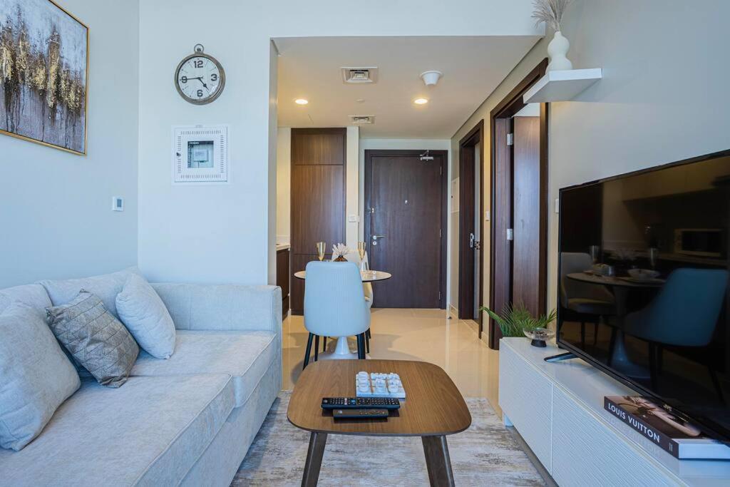 Axinite - Brand New! Warm Cozy 1 Bed High Floor Downtown Canal View Apartment