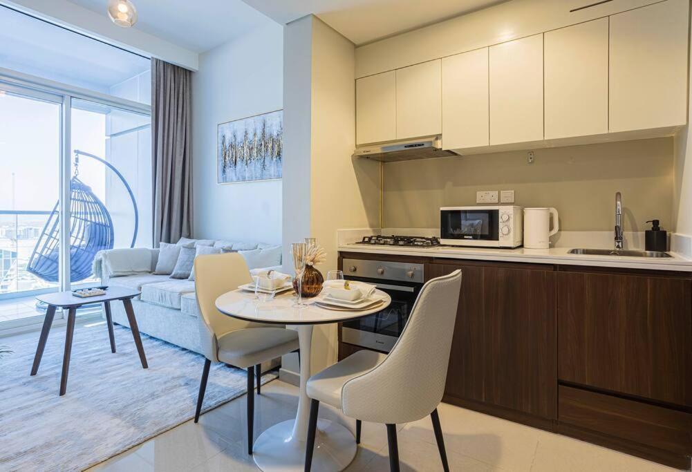 Apartment Axinite - Brand New! Warm Cozy 1 Bed High Floor Downtown Canal View Dubai