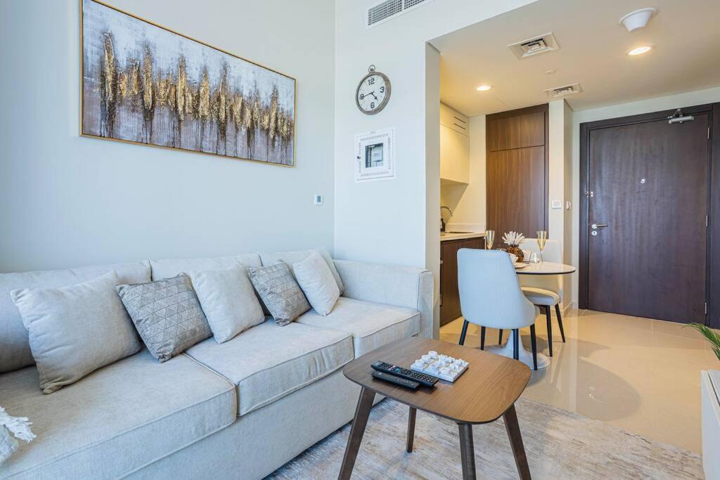 Axinite - Brand New! Warm Cozy 1 Bed High Floor Downtown Canal View Apartment Dubai