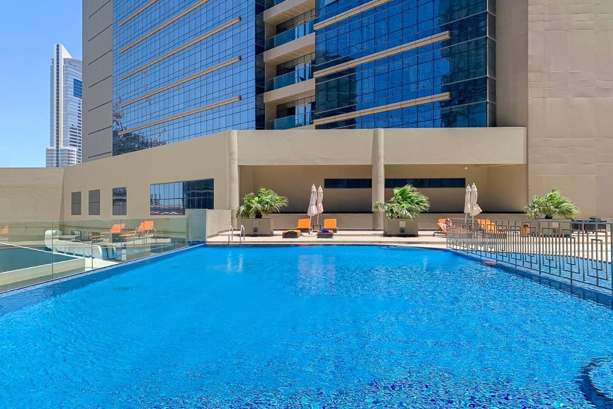 Frank Porter - The Onyx Tower 2 Apartment