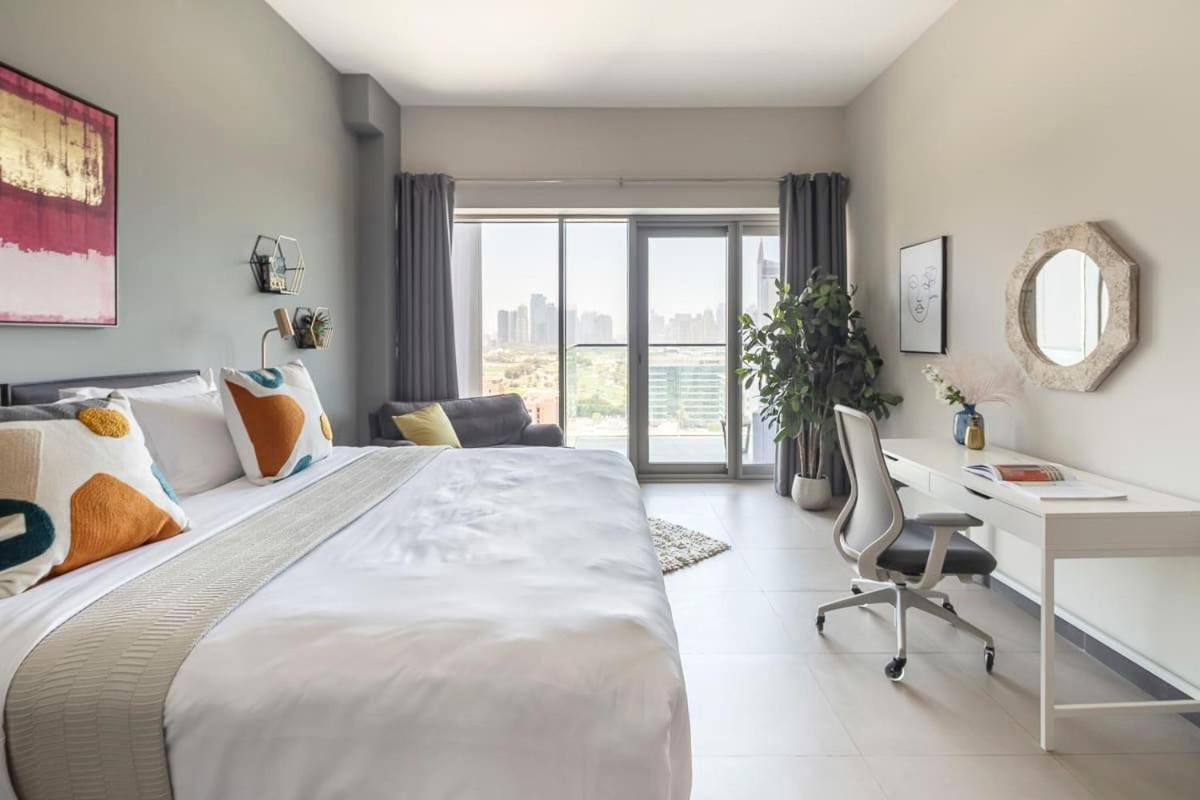 Frank Porter - The Onyx Tower 2 Apartment Dubai