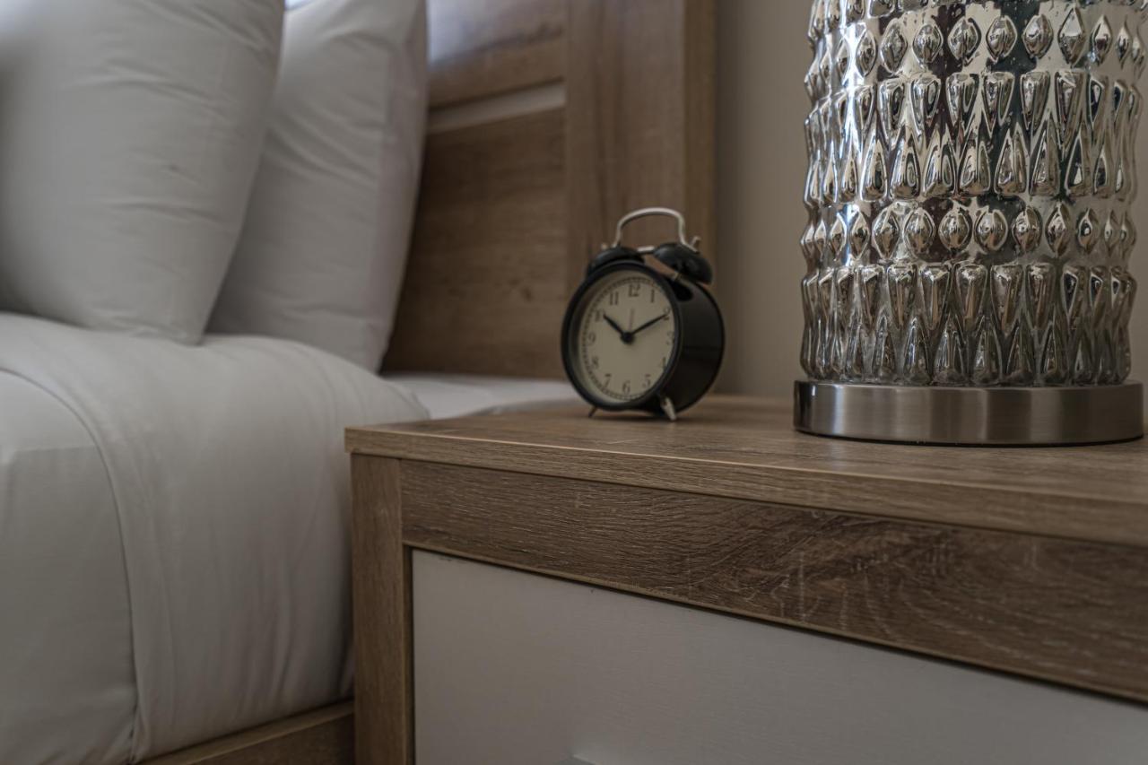 Higuests - Cheerful With Stunning Views In Port Saeed Apartment *