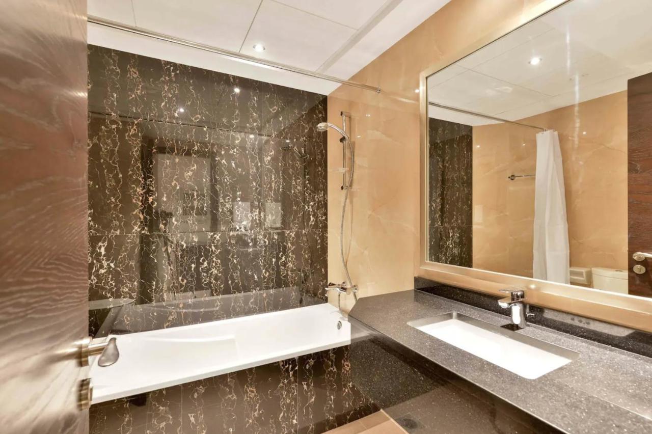 Residences At Elite Downtown Apartment *