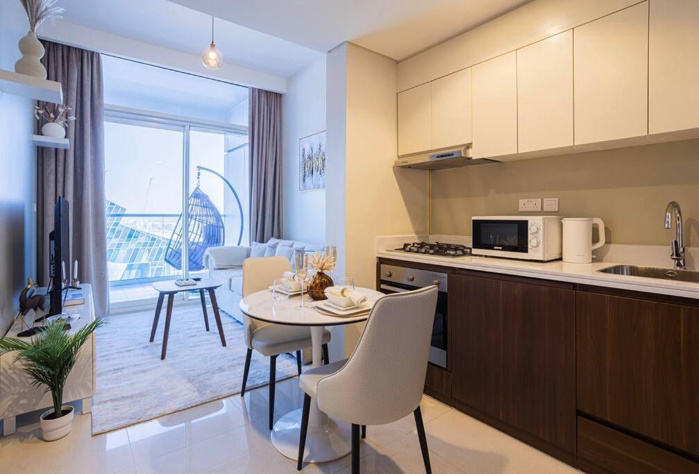 Apartment Axinite - Brand New! Warm Cozy 1 Bed High Floor Downtown Canal View *